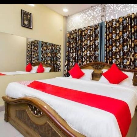 Hotel Swaraj Logde Panvel Kültér fotó