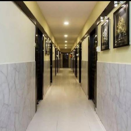 Hotel Swaraj Logde Panvel Kültér fotó