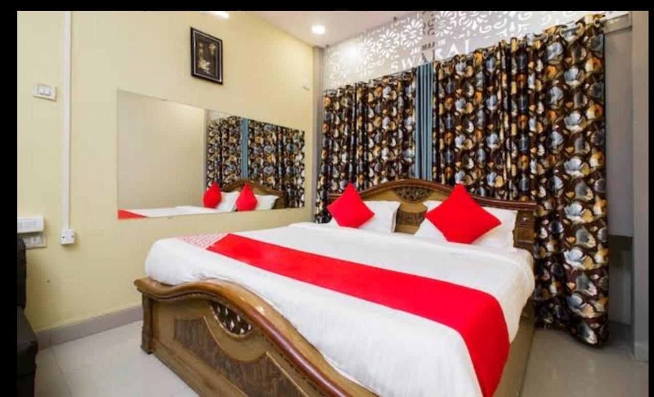 Hotel Swaraj Logde Panvel Kültér fotó