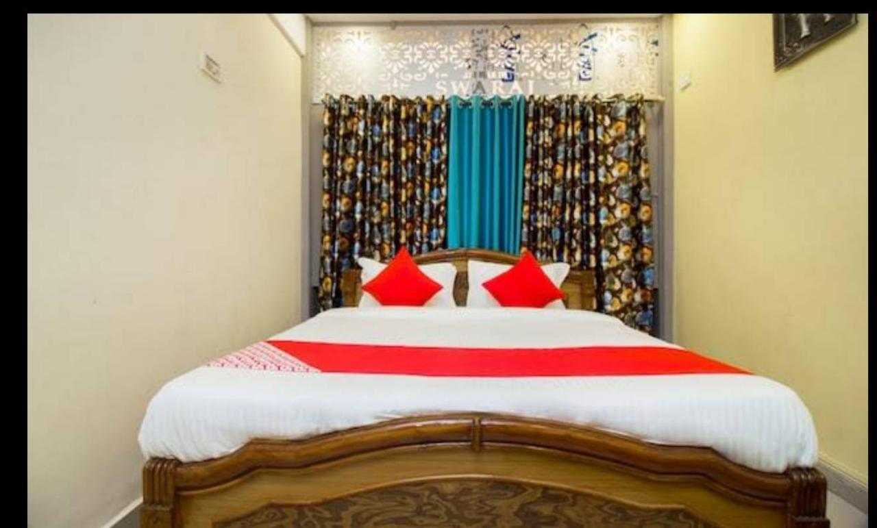 Hotel Swaraj Logde Panvel Kültér fotó