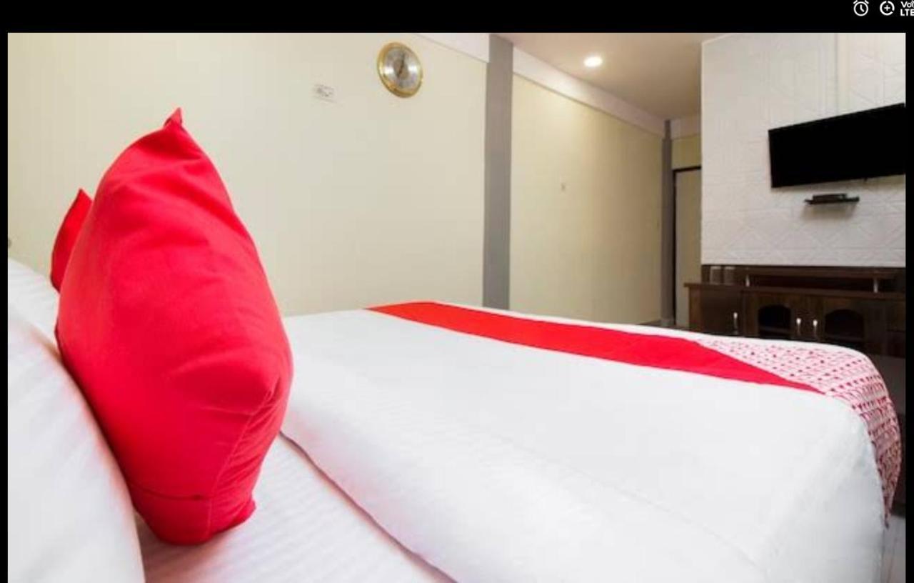 Hotel Swaraj Logde Panvel Kültér fotó