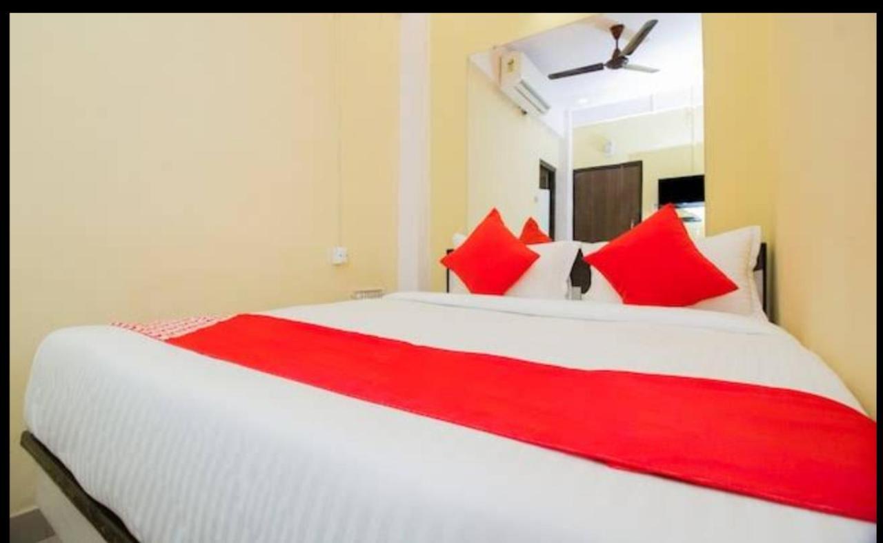 Hotel Swaraj Logde Panvel Kültér fotó