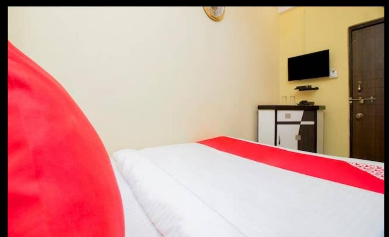 Hotel Swaraj Logde Panvel Kültér fotó