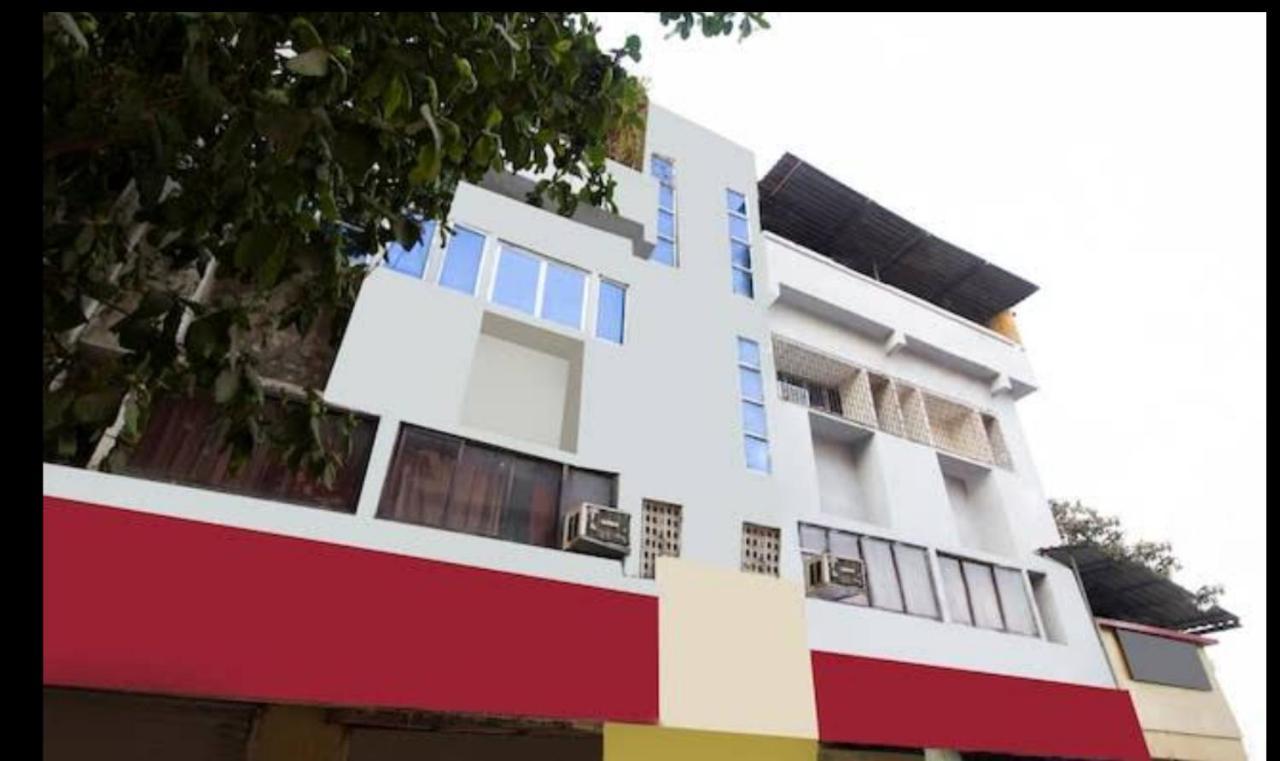 Hotel Swaraj Logde Panvel Kültér fotó