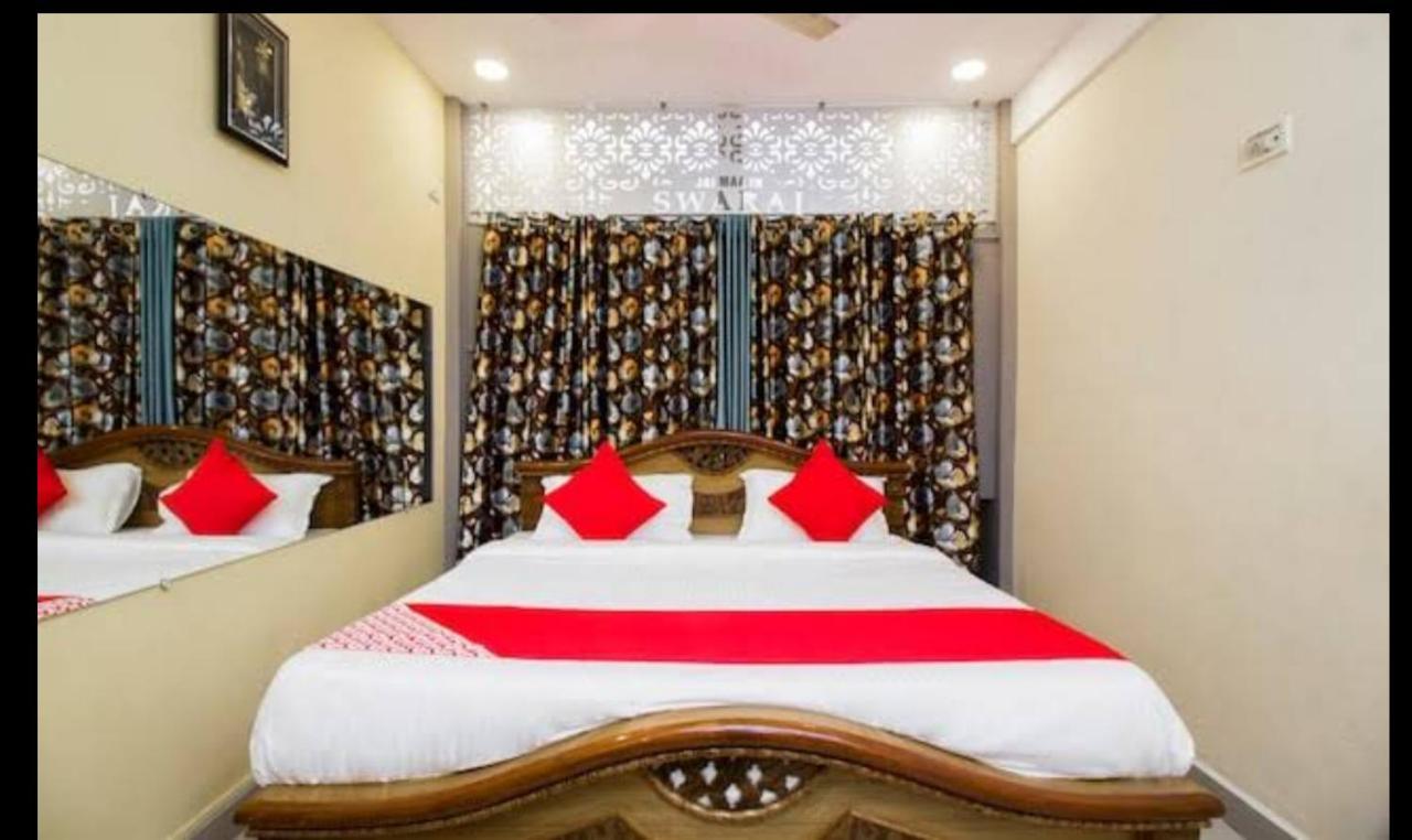 Hotel Swaraj Logde Panvel Kültér fotó