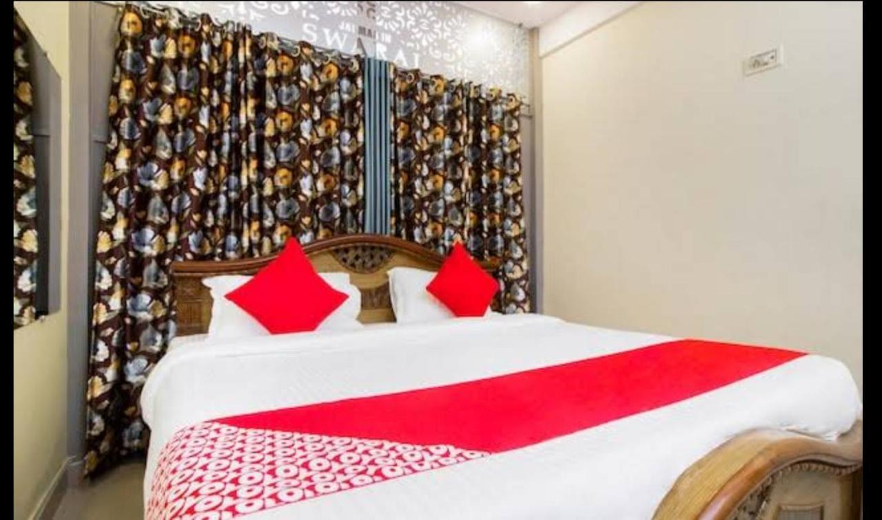 Hotel Swaraj Logde Panvel Kültér fotó