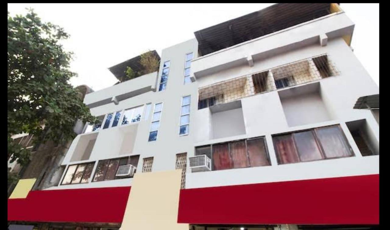 Hotel Swaraj Logde Panvel Kültér fotó