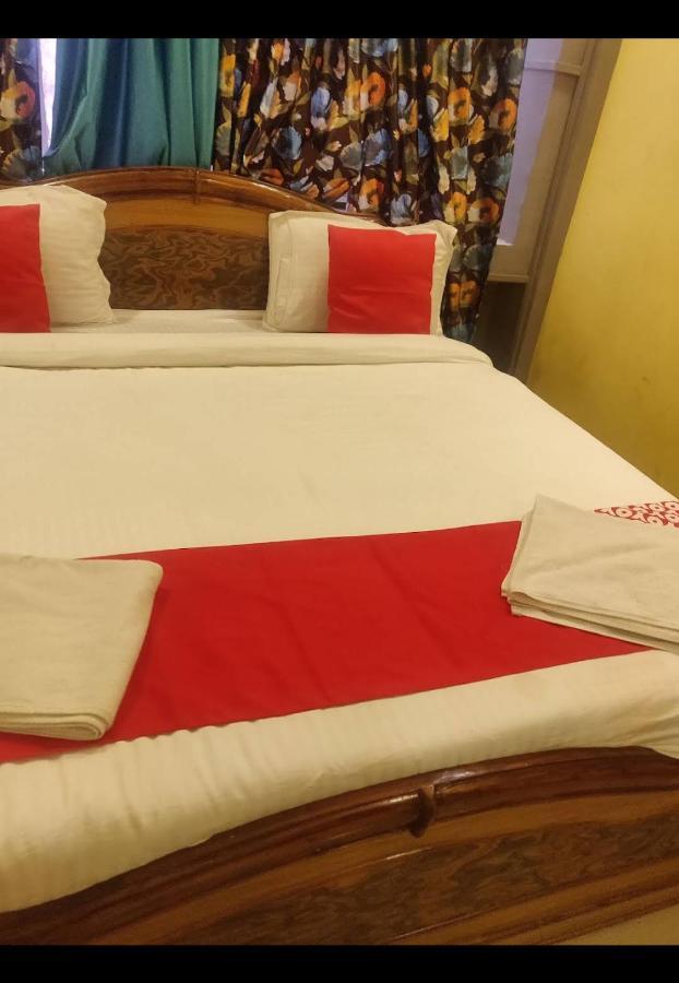 Hotel Swaraj Logde Panvel Kültér fotó